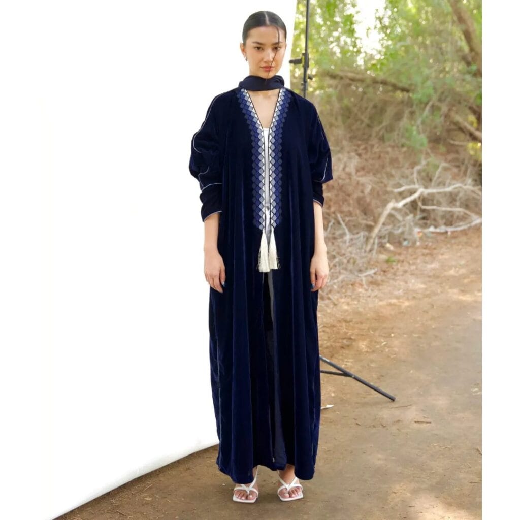 Frida in Navy